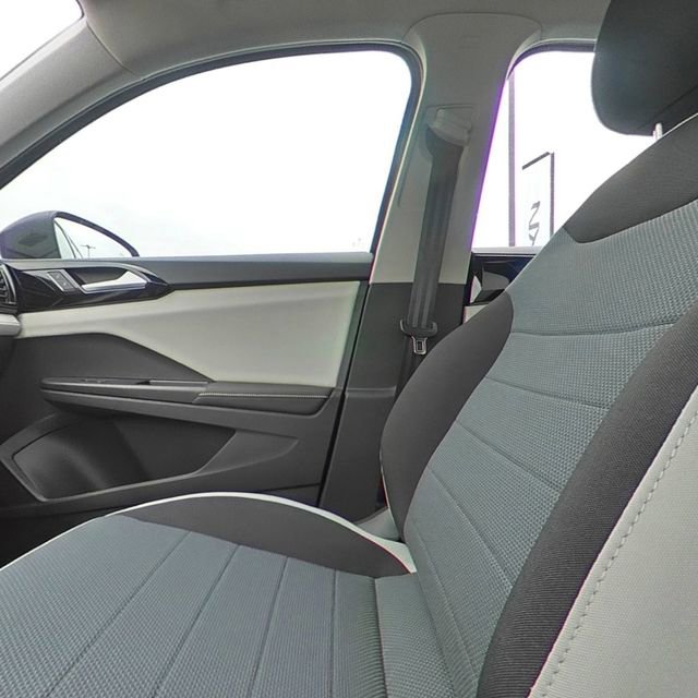 Used 2025 Volkswagen Taos S FWD image 16