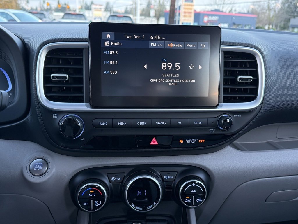 Used 2024 Hyundai Venue SEL image 24