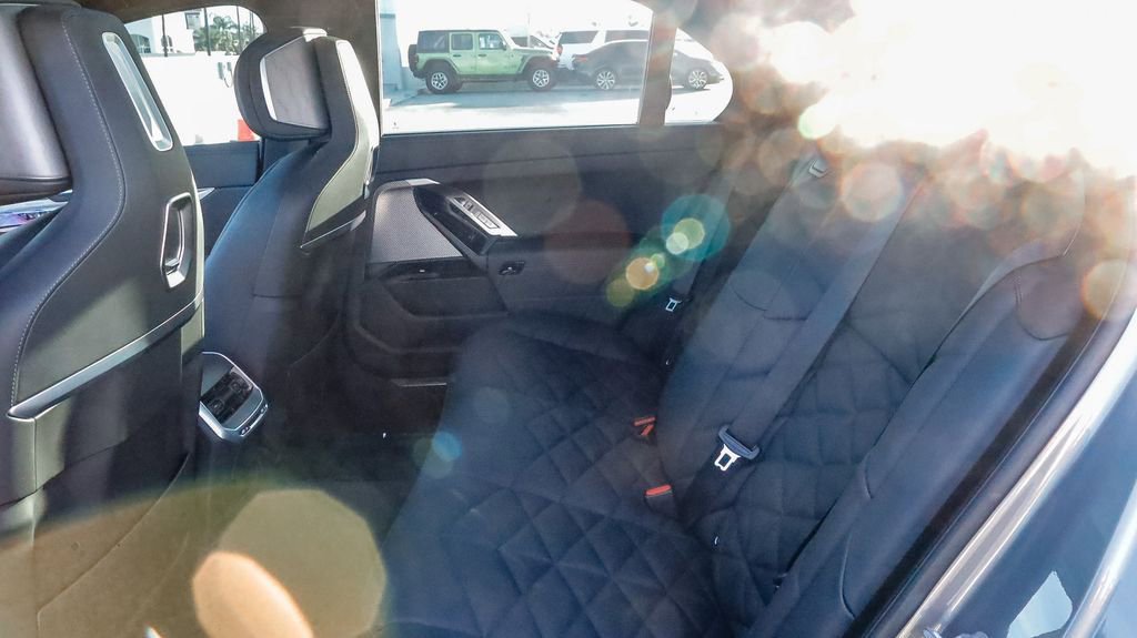 Used 2025 BMW 740i 740i w/ Premium Package image 18