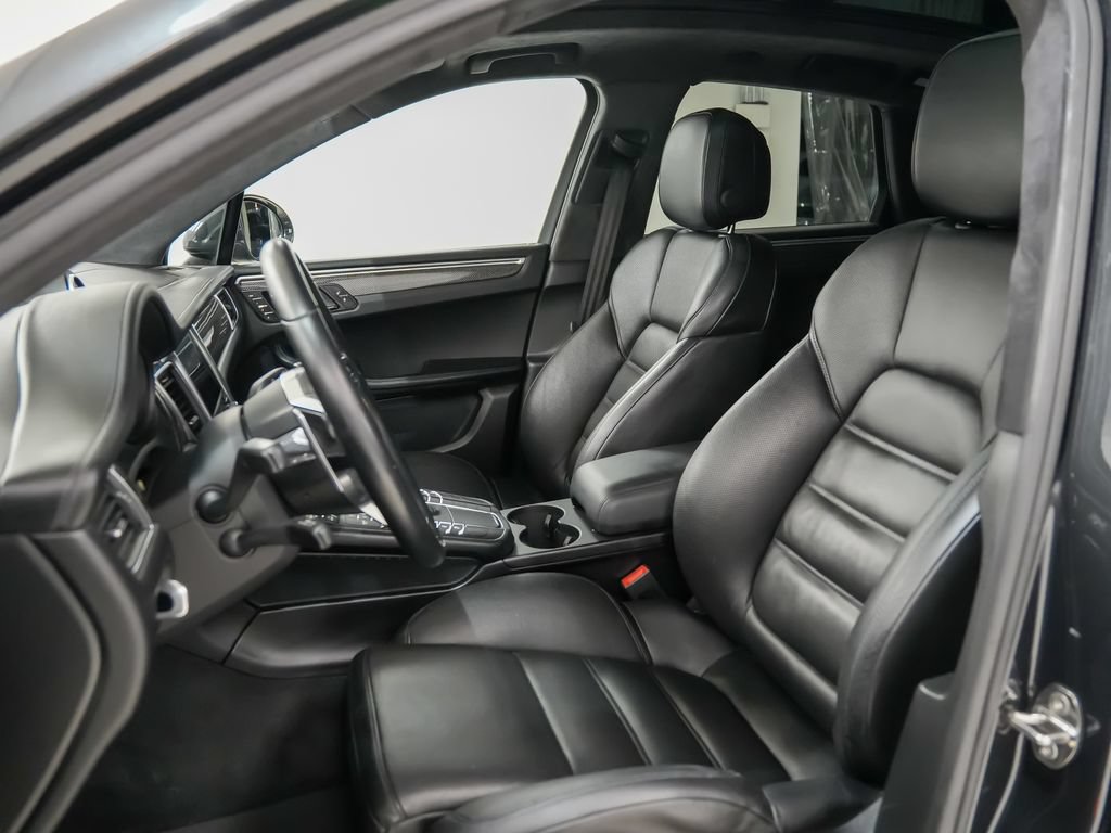 Used 2017 Porsche Macan Turbo AWD/4WD image 5
