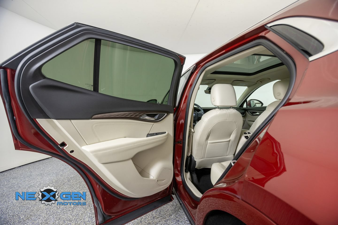 Used 2022 Buick Envision Avenir w/ Technology Package II FWD image 28