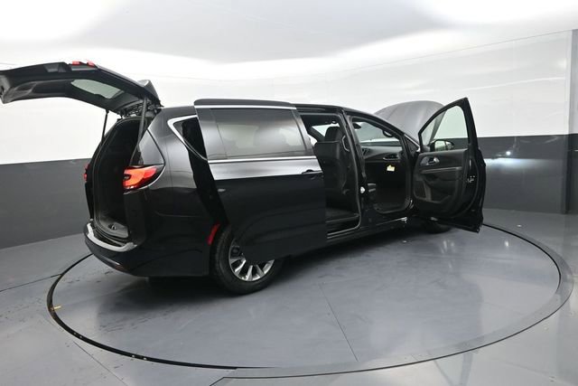 New 2026 Chrysler Pacifica Limited image 33