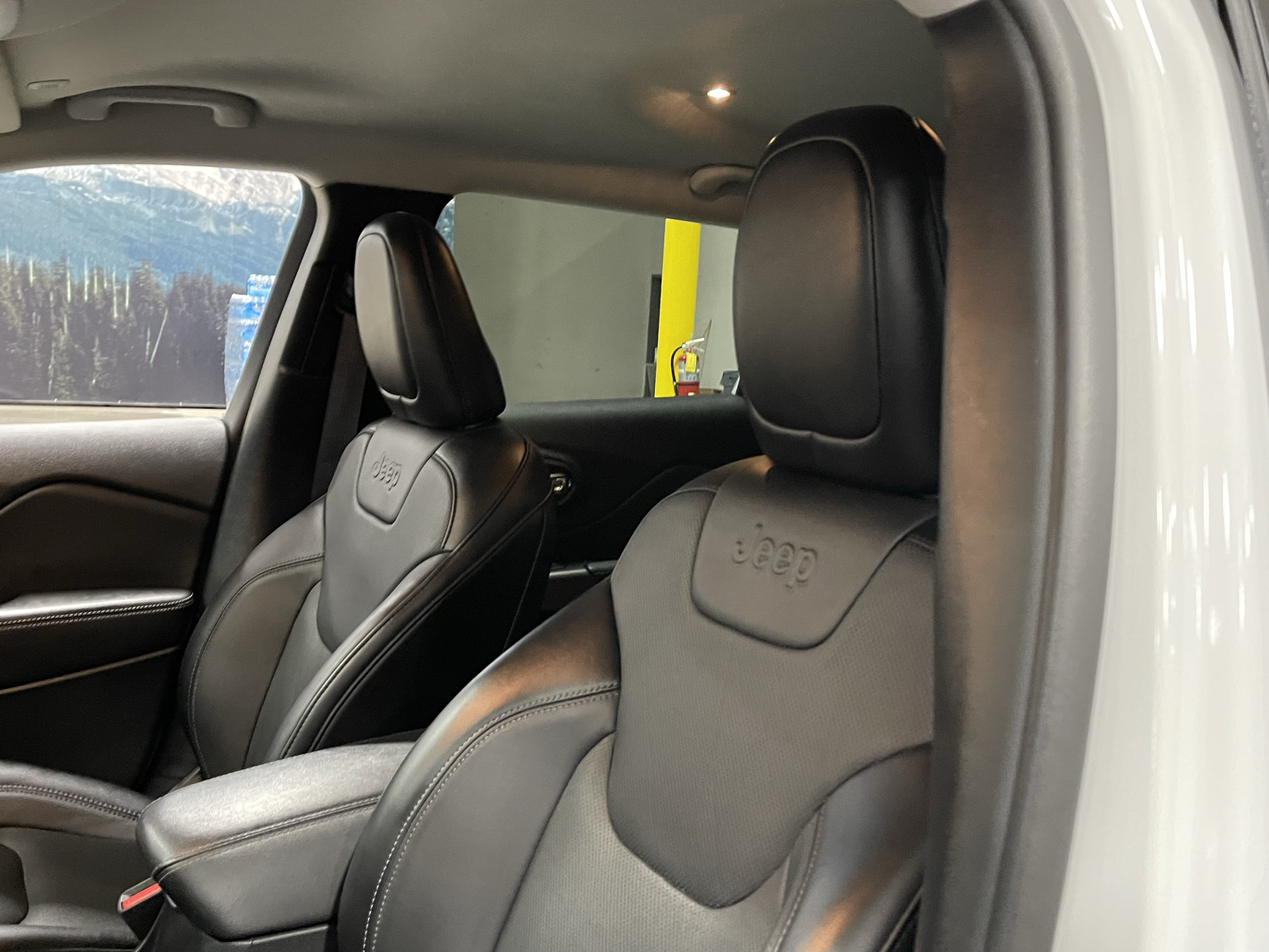 Used 2022 Jeep Cherokee Latitude Lux AWD/4WD image 19