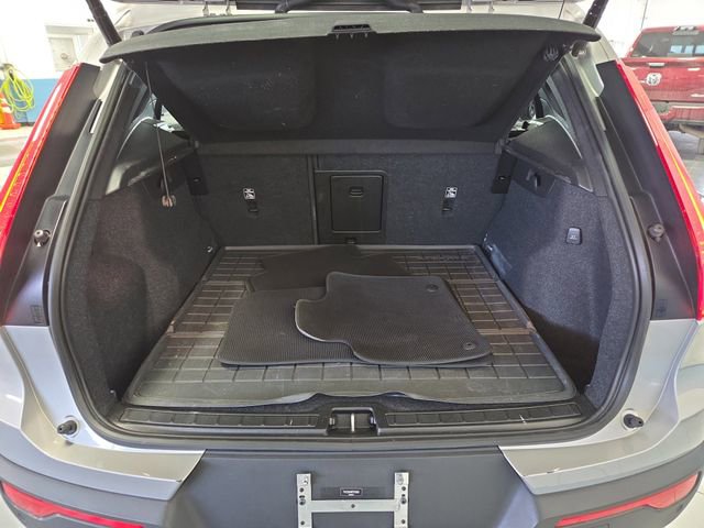Used 2023 Volvo XC40 Recharge Ultimate image 16