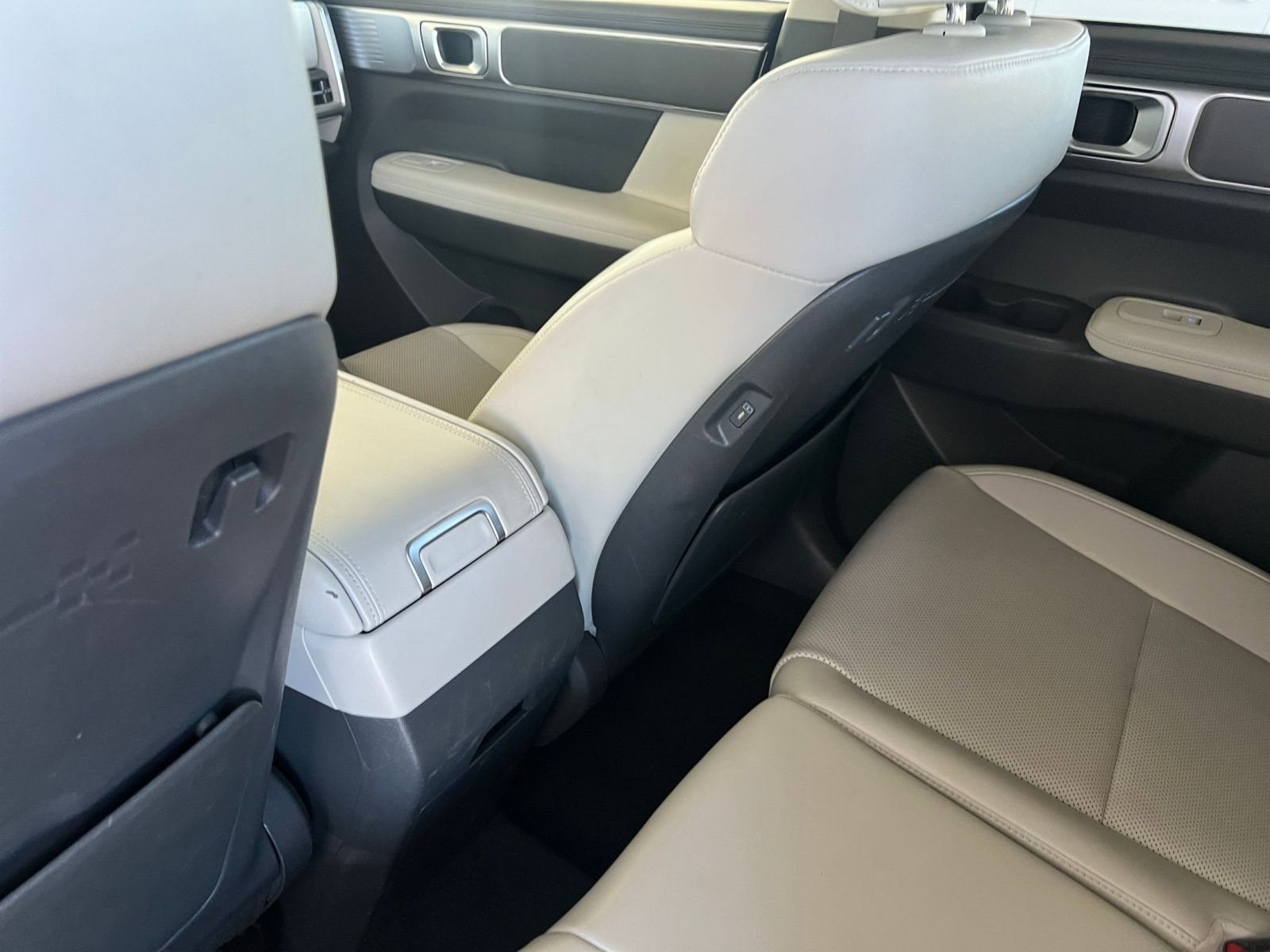 Used 2025 Hyundai Santa Fe SEL FWD image 25