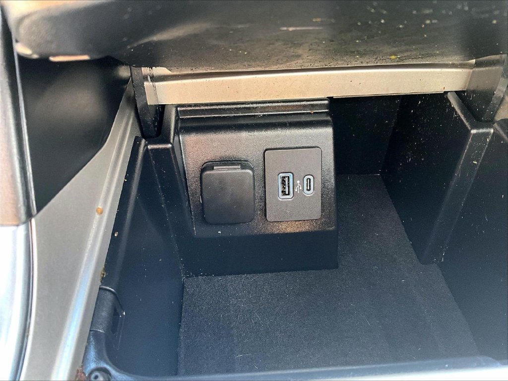 Used 2023 Ford Explorer XLT w/ Equipment Group 202A AWD/4WD image 28