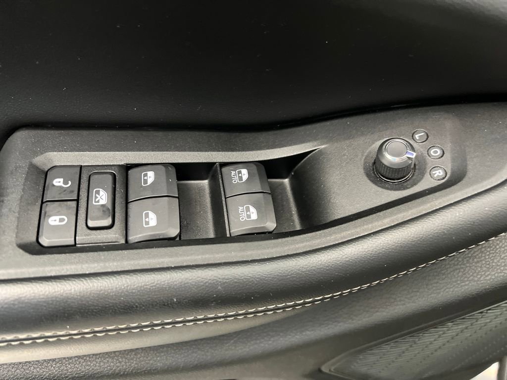 Used 2024 Jeep Grand Cherokee Altitude image 12