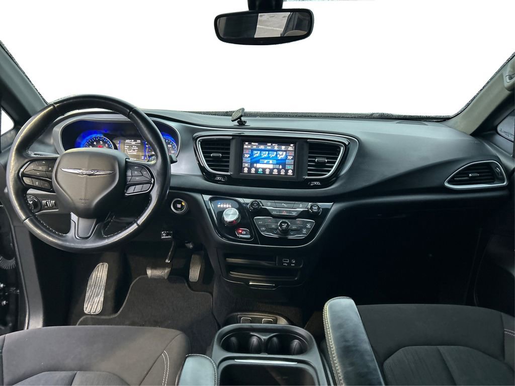 Used 2020 Chrysler Pacifica Touring w/ S Appearance Package image 27