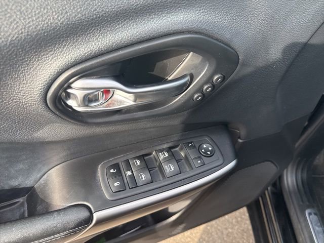 Used 2019 Jeep Cherokee High Altitude AWD/4WD image 18