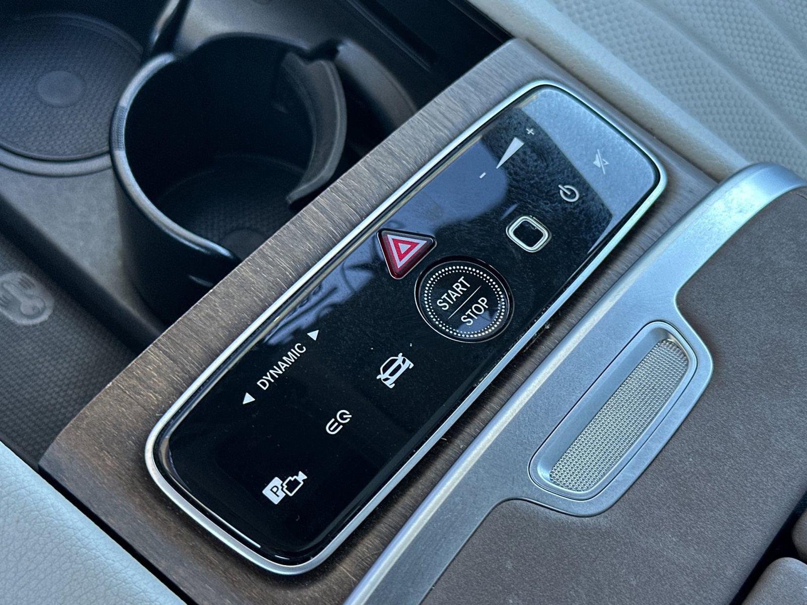 Certified 2022 Mercedes-Benz EQS 580 4MATIC Sedan w/ Exclusive Trim Package image 24