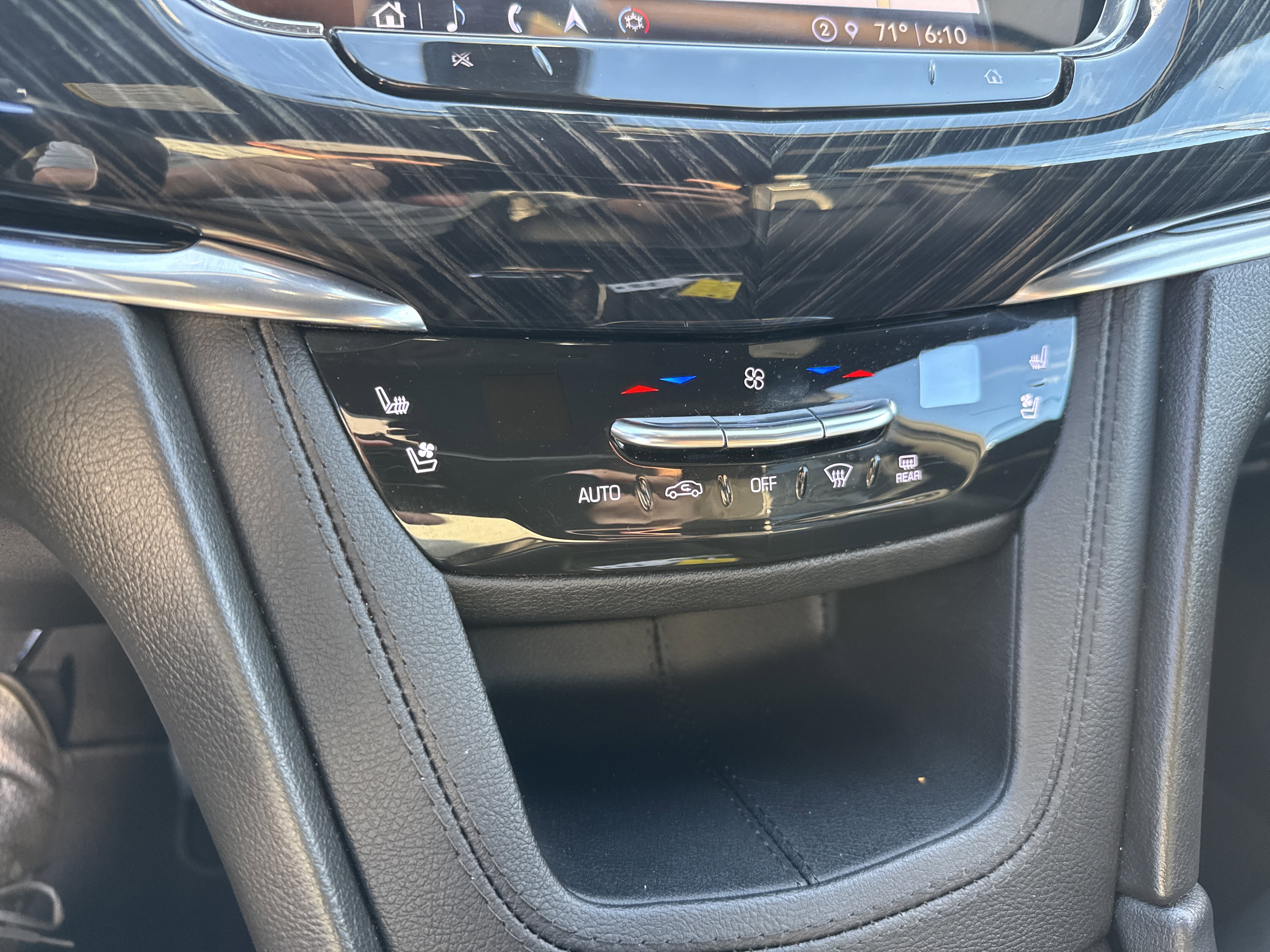 Used 2023 Cadillac XT6 Premium Luxury image 29