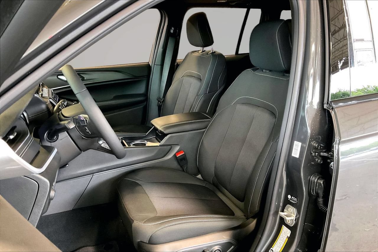 New 2026 Jeep Grand Cherokee Laredo X AWD/4WD image 17