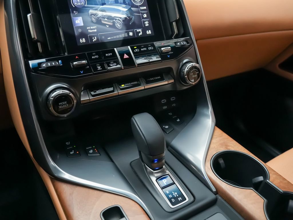 Used 2025 Lexus LX 700h Luxury w/ Appearance Package image 33