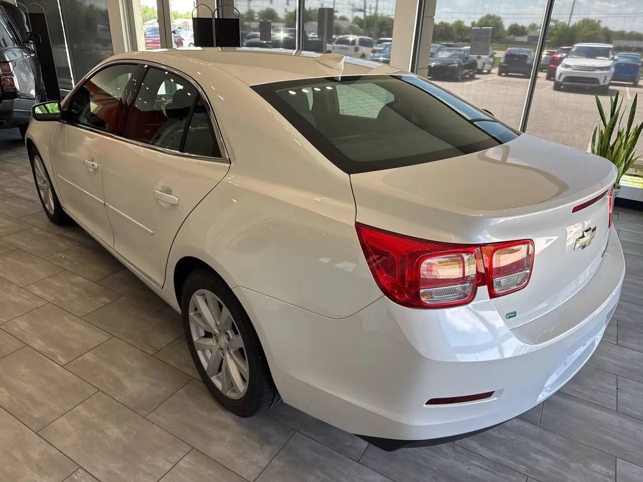 Used 2015 Chevrolet Malibu LT w/ Leather Package FWD image 8