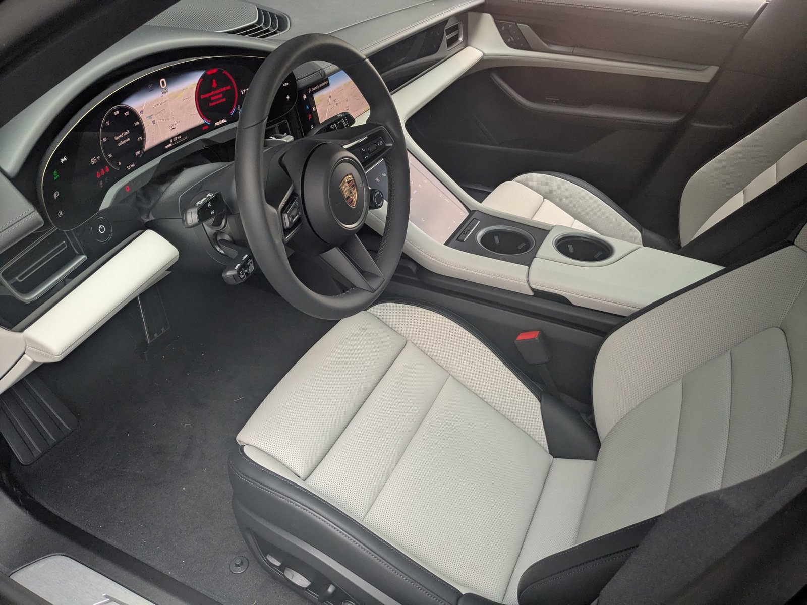 New 2025 Porsche Taycan image 4