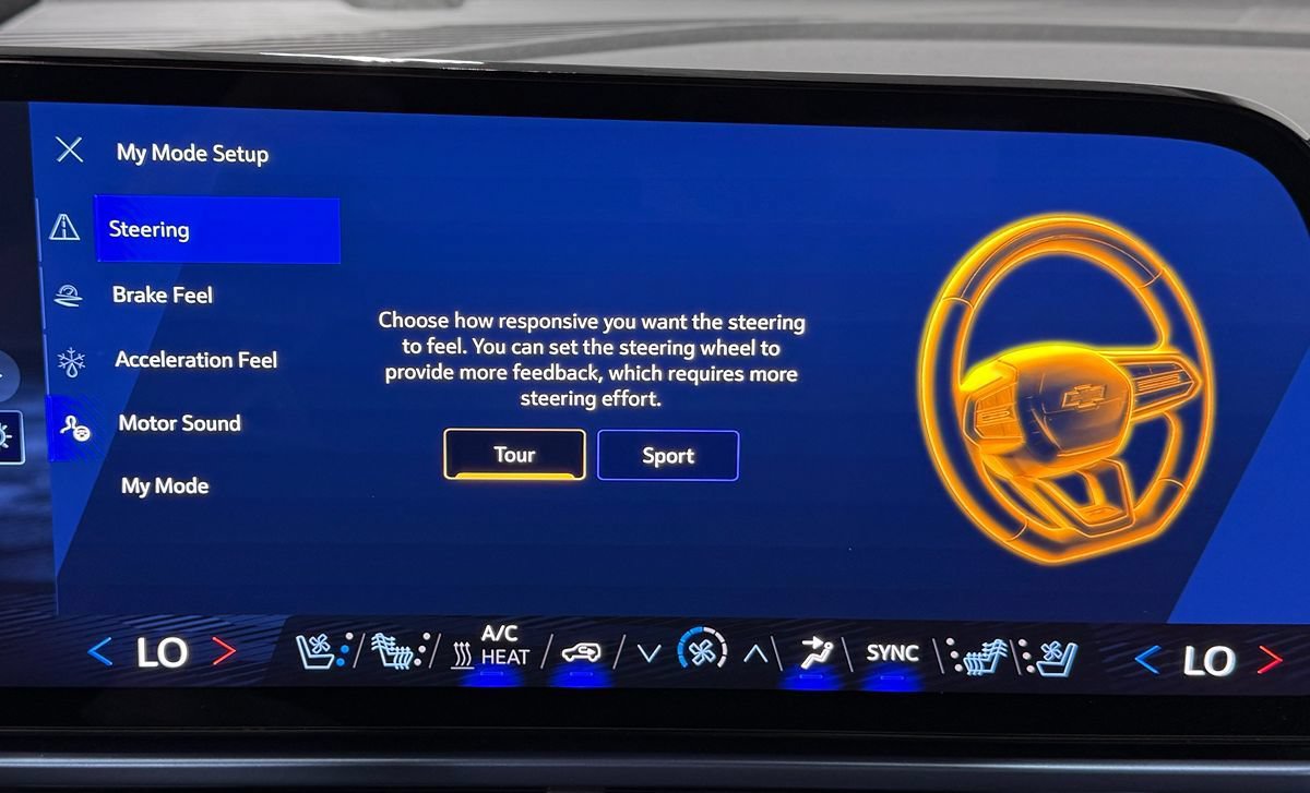 Used 2025 Chevrolet Equinox EV LT w/ Convenience Package II FWD image 25
