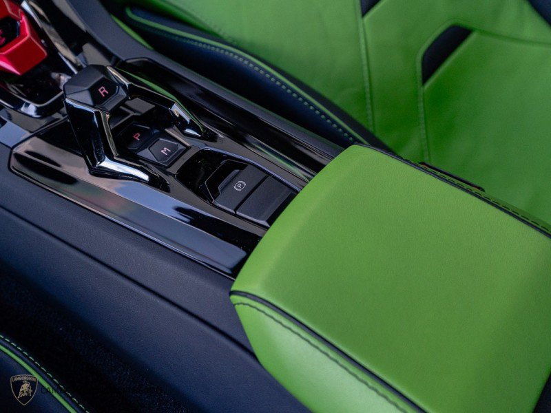 Used 2022 Lamborghini Huracan EVO RWD image 17
