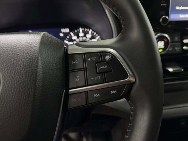 Used 2021 Toyota Highlander XLE image 30