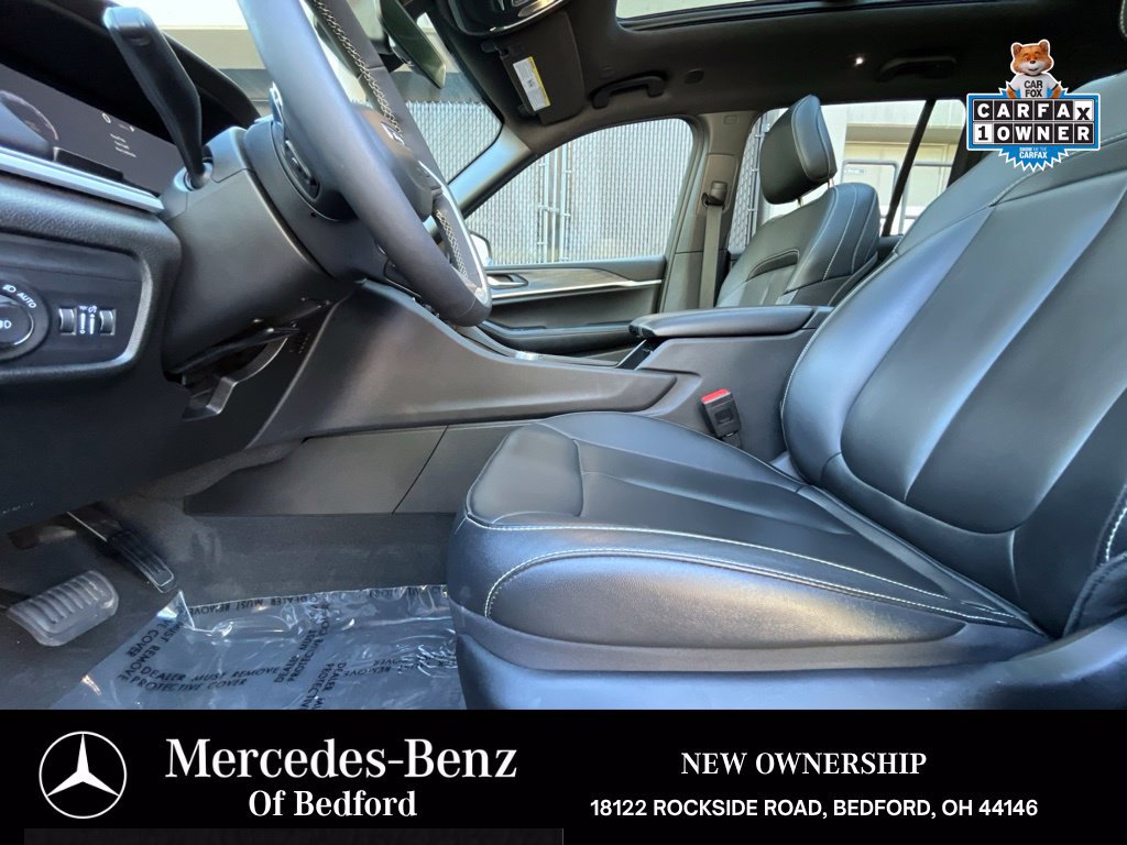 Used 2025 Jeep Grand Cherokee Limited w/ Black Appearance Package AWD/4WD image 13