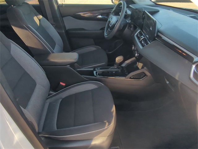 Used 2025 Chevrolet TrailBlazer LT w/ Driver Confidence Package image 25