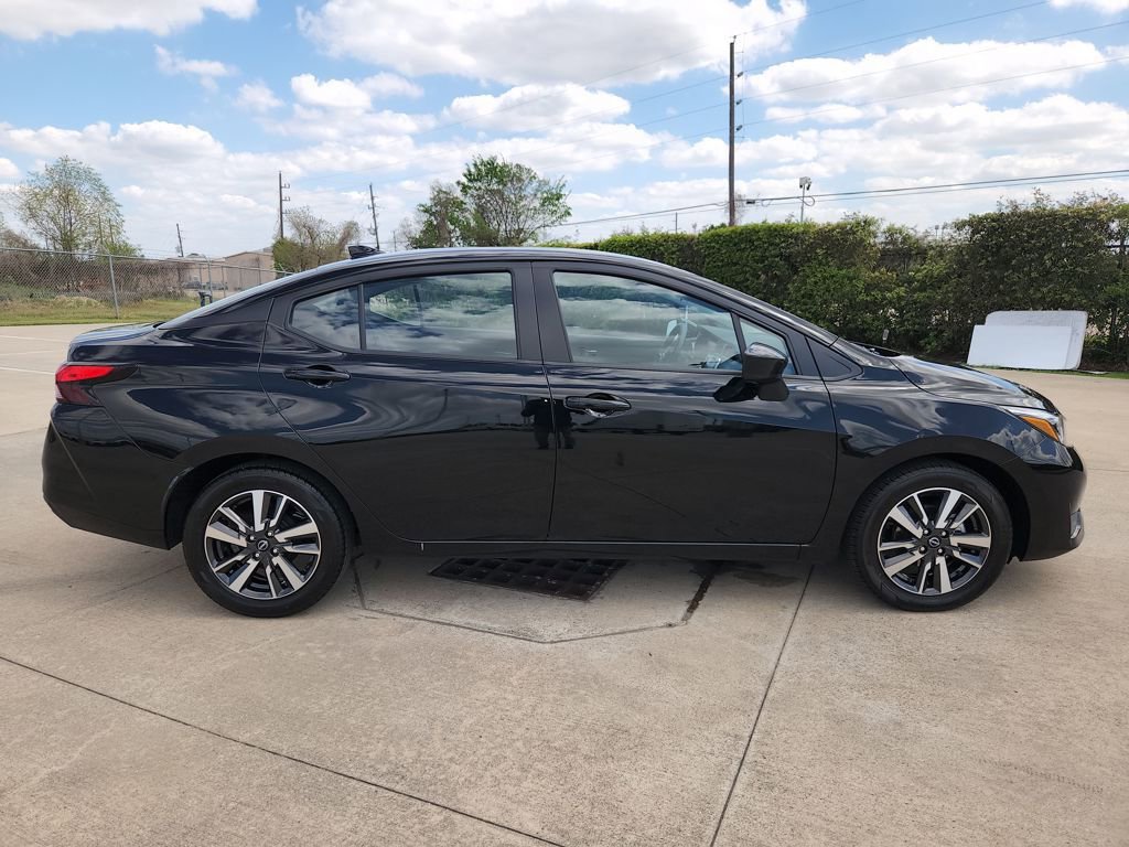 Used 2025 Nissan Versa SV image 4