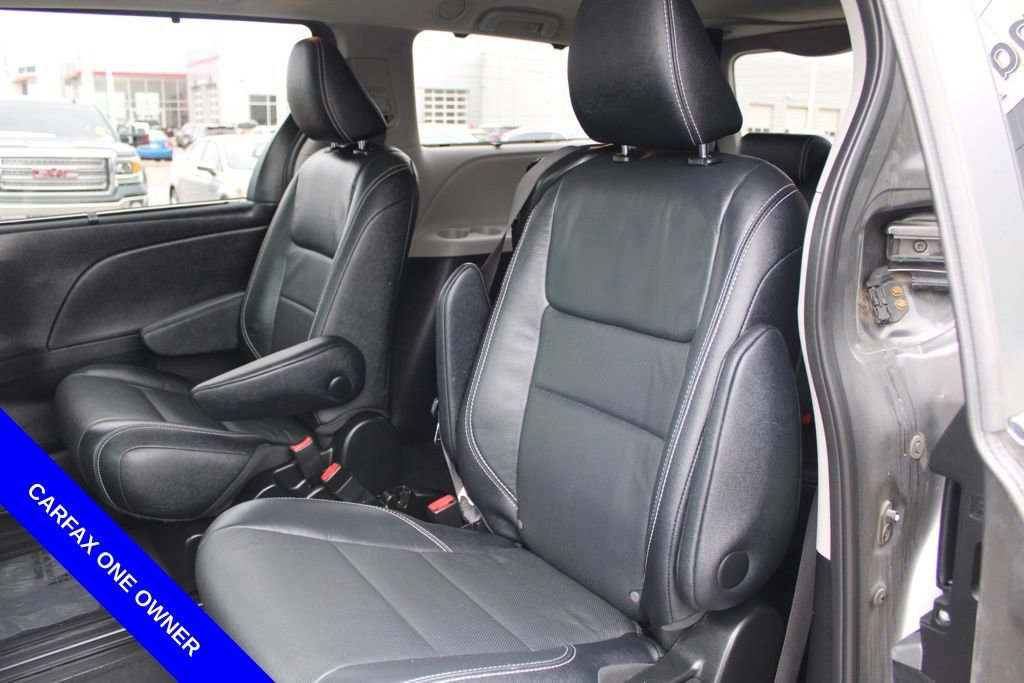 Used 2017 Toyota Sienna SE Premium image 24