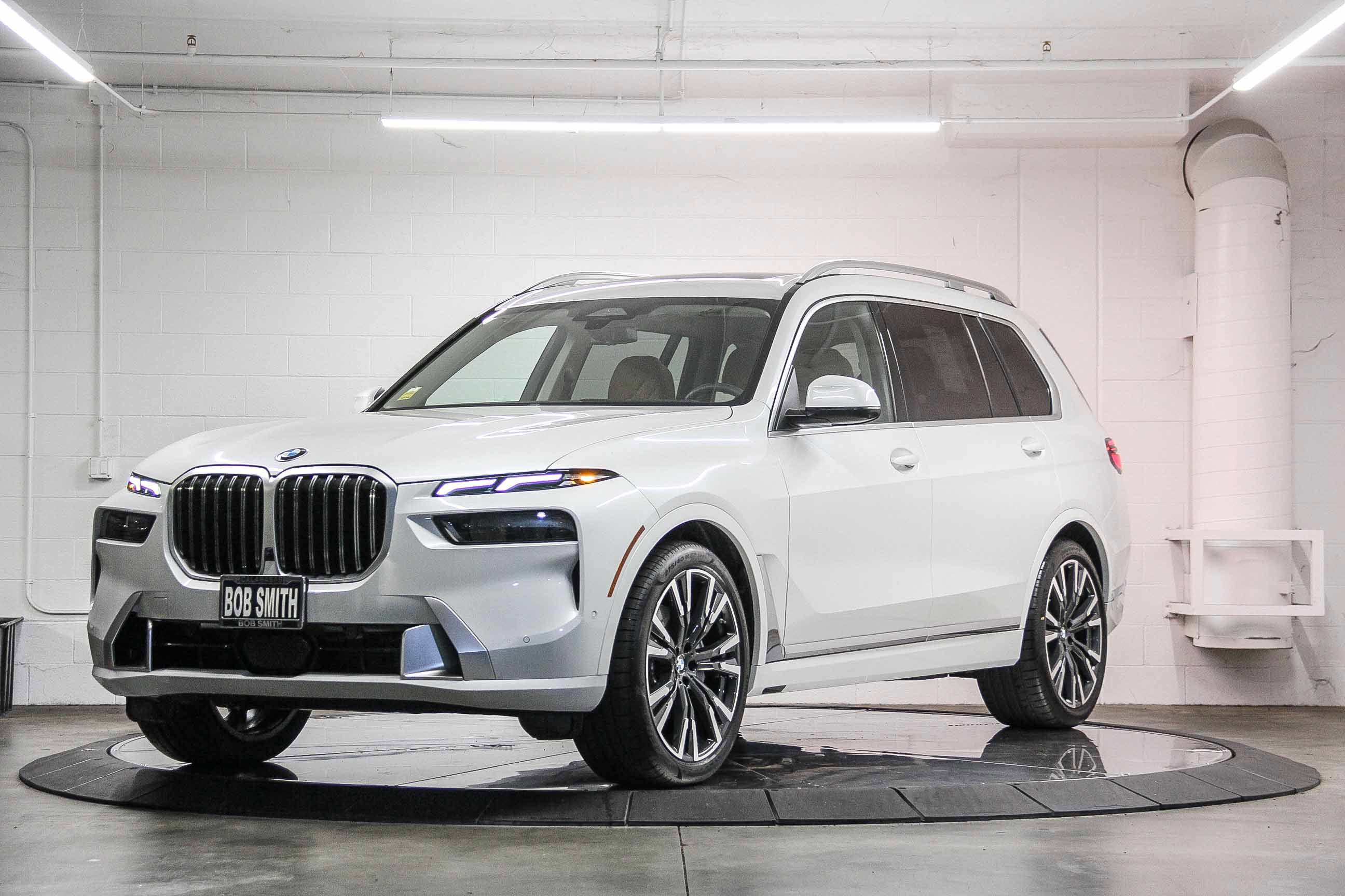 Used 2026 BMW X7 xDrive40i w/ Premium Package AWD/4WD image 3