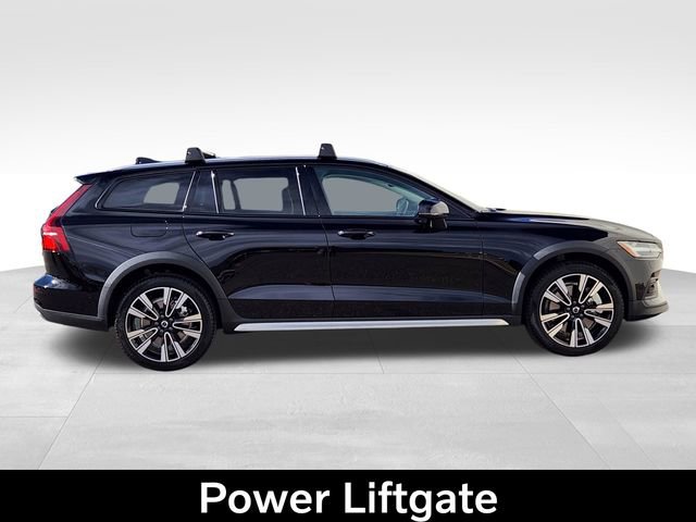 Certified 2026 Volvo V60 B5 Cross Country Ultra w/ Climate Package image 10