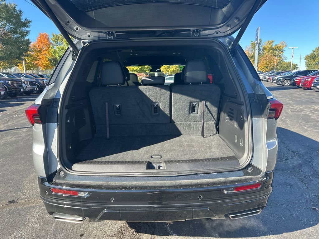 Used 2025 Buick Enclave Sport Touring image 8