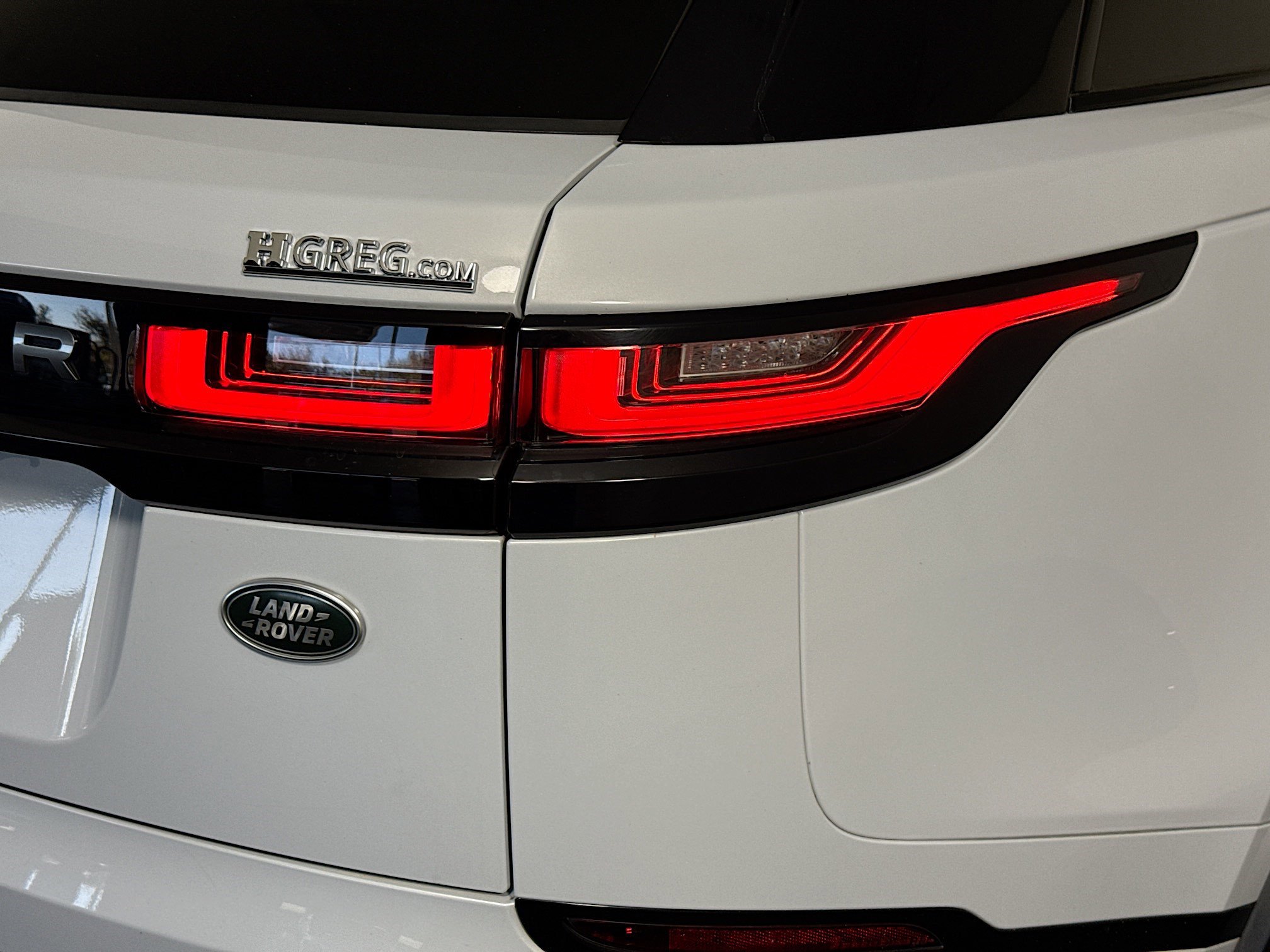 Used 2019 Land Rover Range Rover Velar R-Dynamic SE image 34