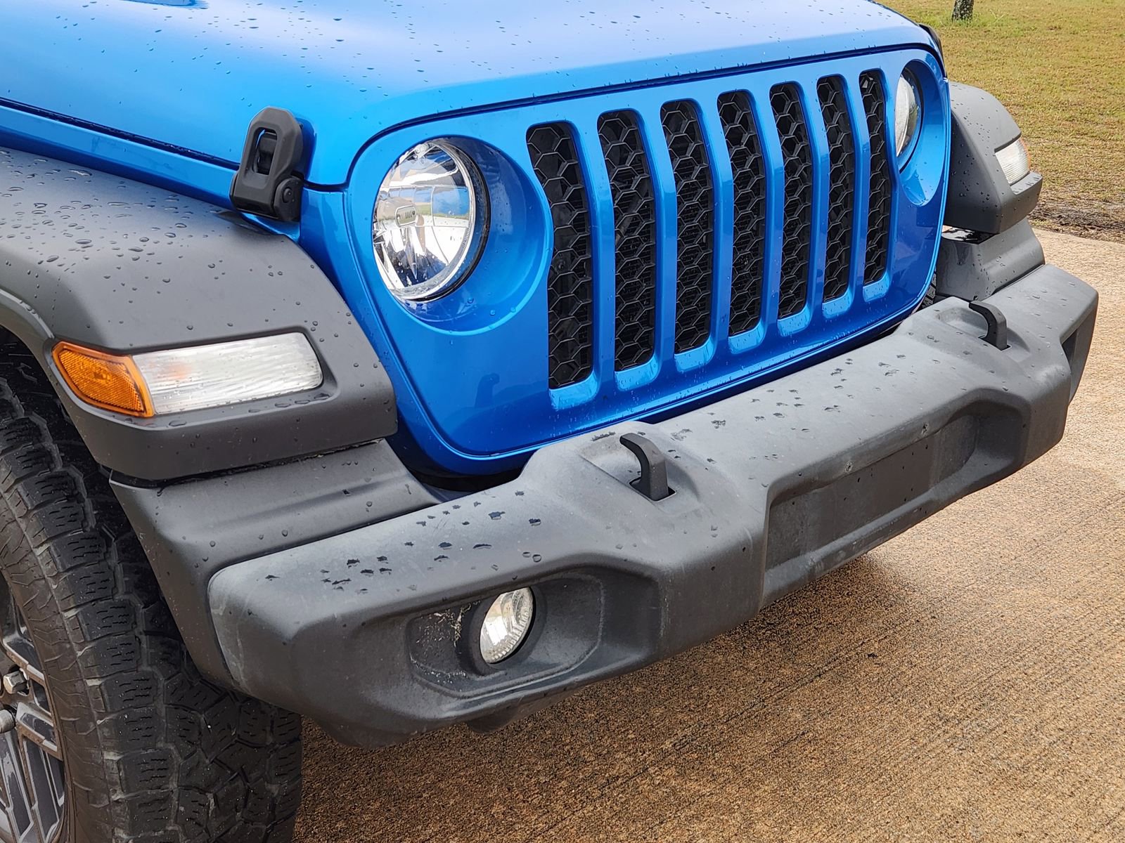 Used 2024 Jeep Wrangler Unlimited Sport AWD/4WD image 12