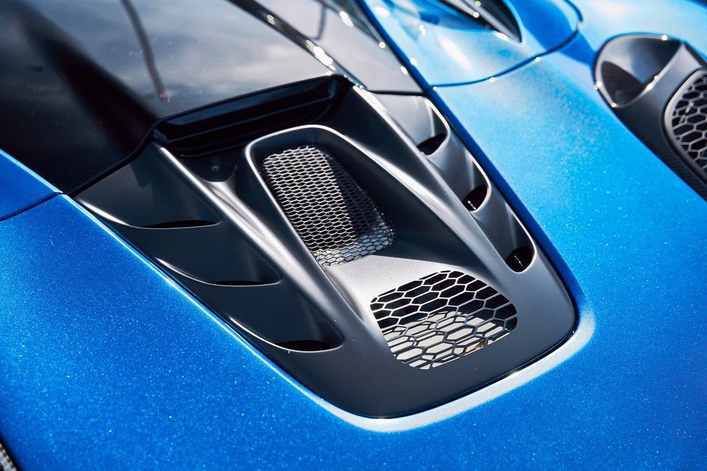 Used 2025 McLaren Artura Spider image 15