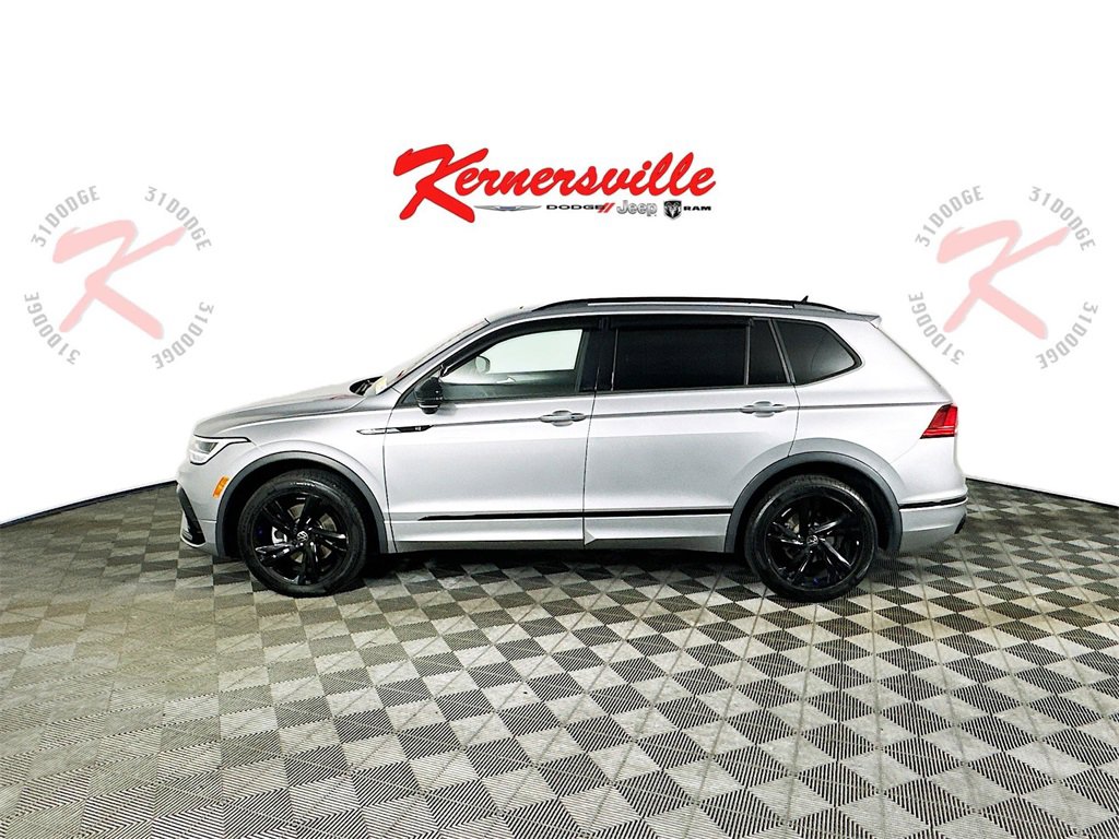 Used 2023 Volkswagen Tiguan SE R-Line image 4