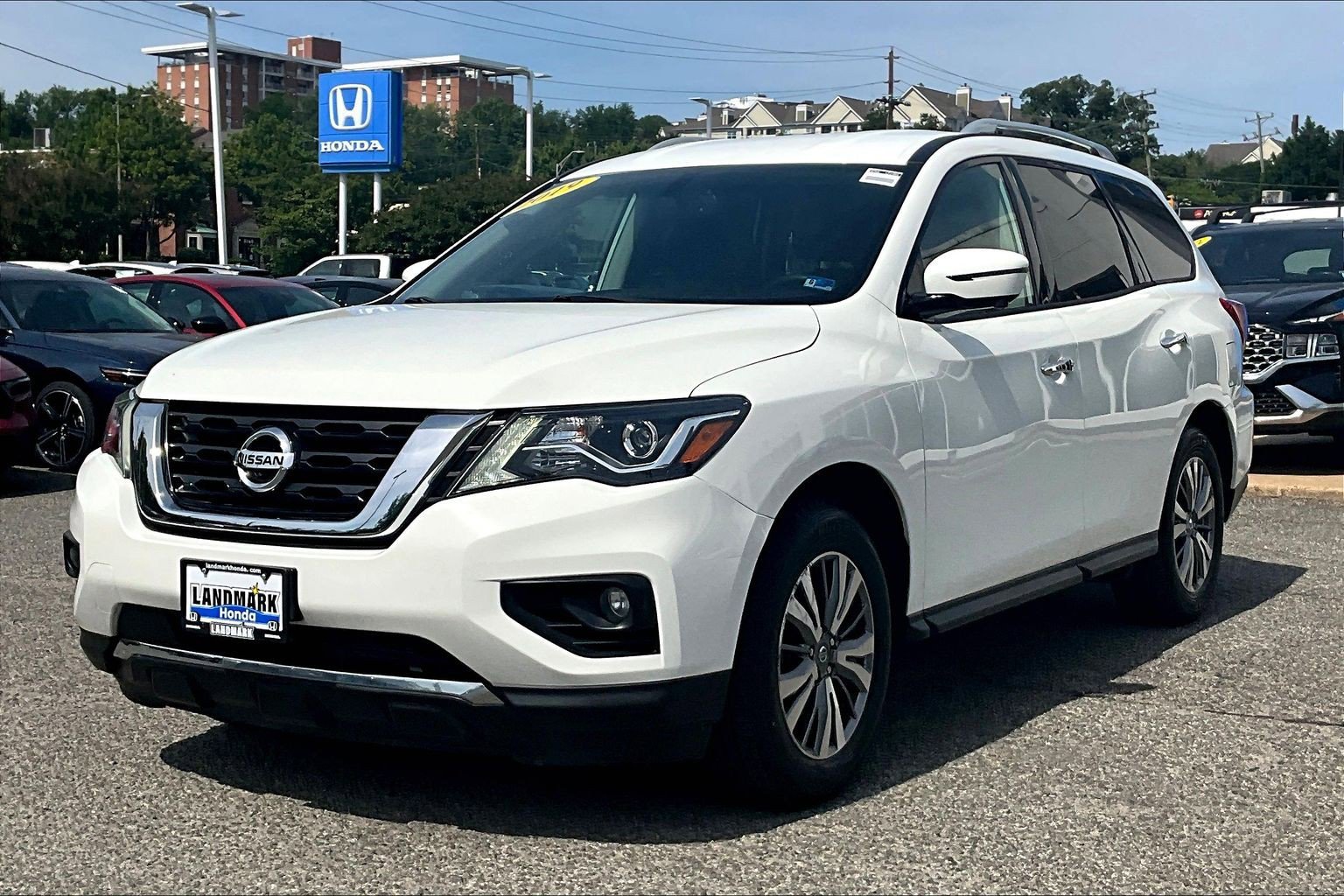 Used 2019 Nissan Pathfinder SL AWD/4WD image 1