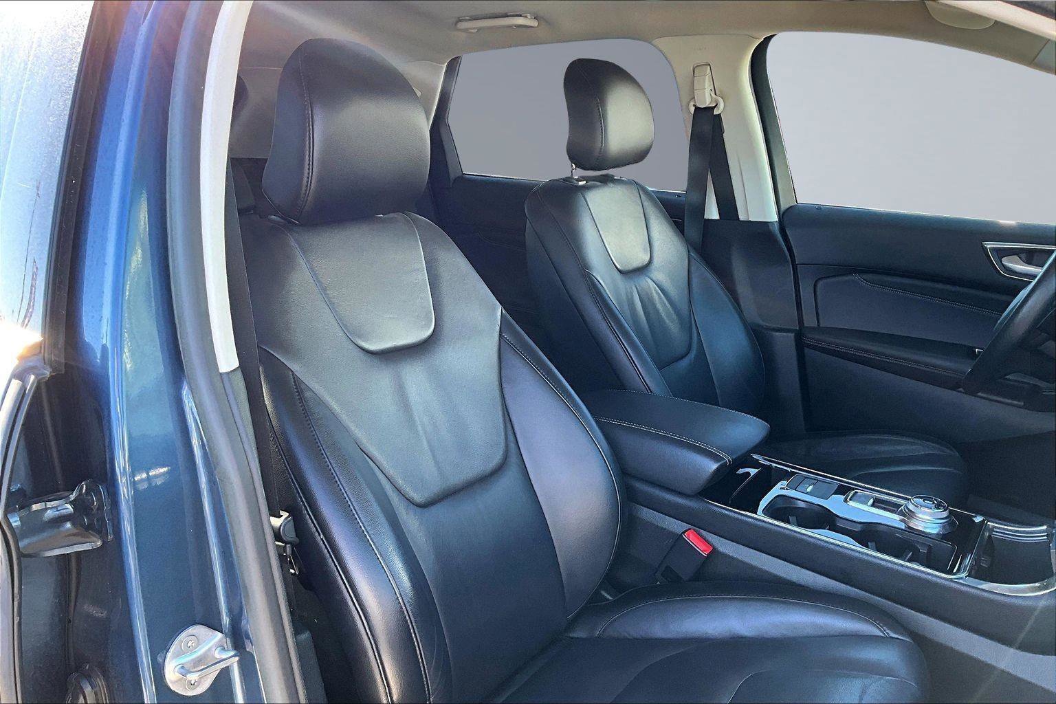 Used 2019 Ford Edge Titanium image 19
