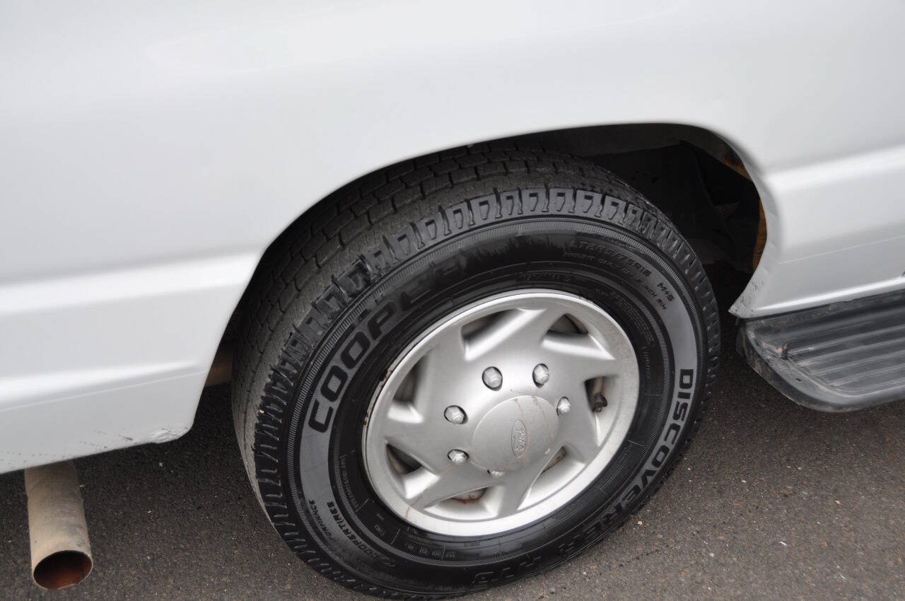 Used 2014 Ford E-250 and Econoline 250 Extended w/ Power Group RWD image 11
