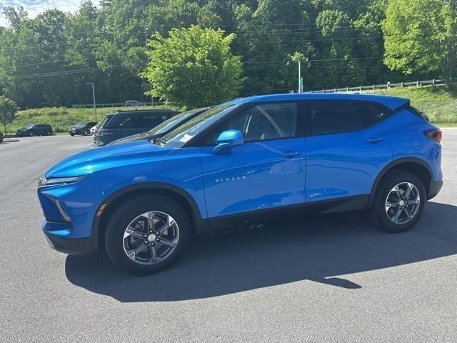 Used 2025 Chevrolet Blazer LT AWD/4WD image 20