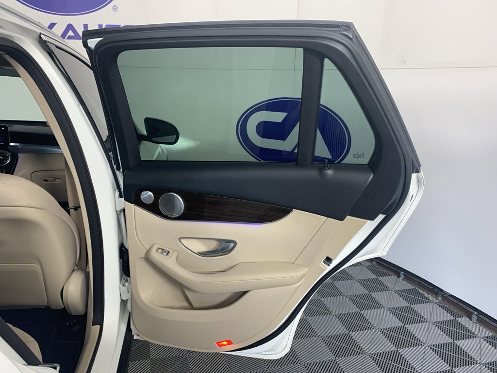 Used 2020 Mercedes-Benz GLC 300 4MATIC w/ Parking Assistance Package image 39