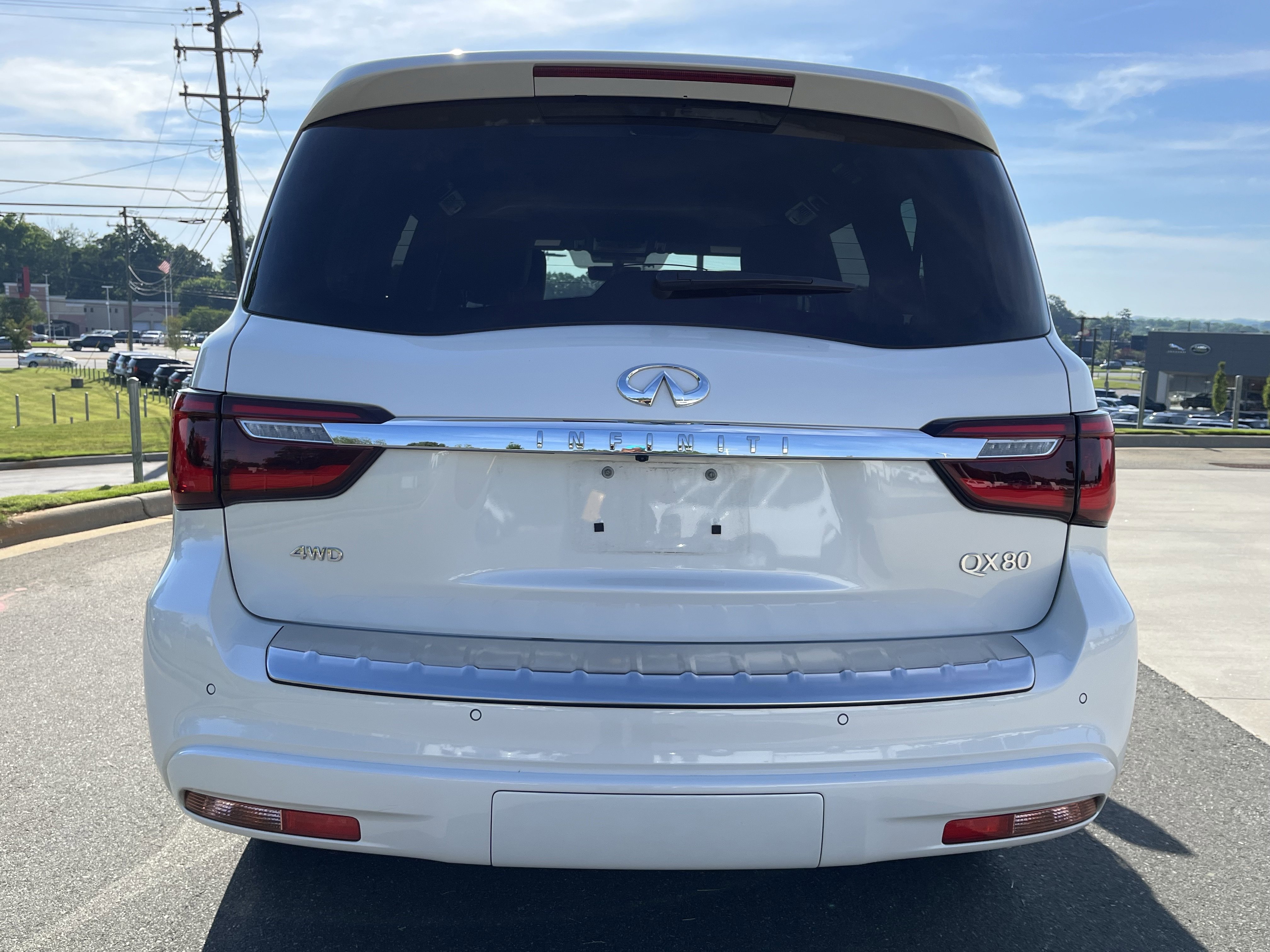 Used 2023 INFINITI QX80 Sensory w/ Cargo Package AWD/4WD image 8