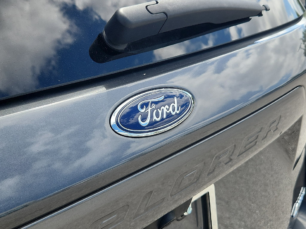 Used 2024 Ford Explorer XLT w/ Equipment Group 202A AWD/4WD image 27