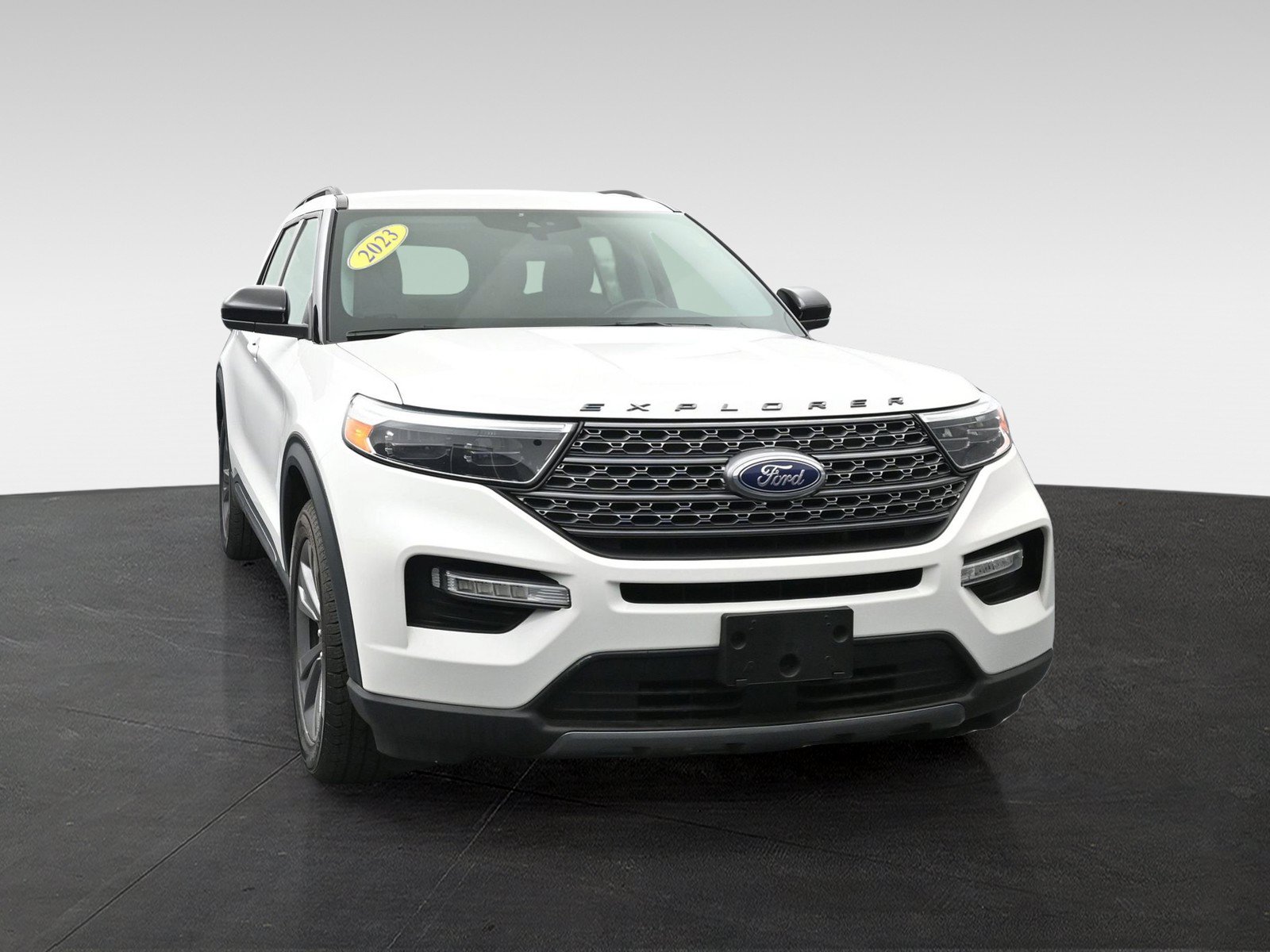 Used 2023 Ford Explorer XLT w/ Equipment Group 202A AWD/4WD image 7