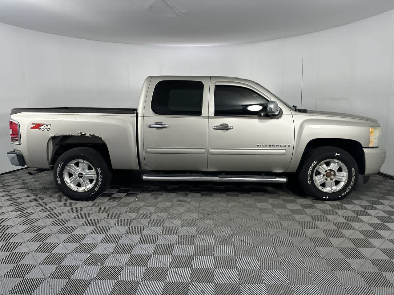 Used 2009 Chevrolet Silverado 1500 LT w/ Power Pack Plus AWD/4WD image 9