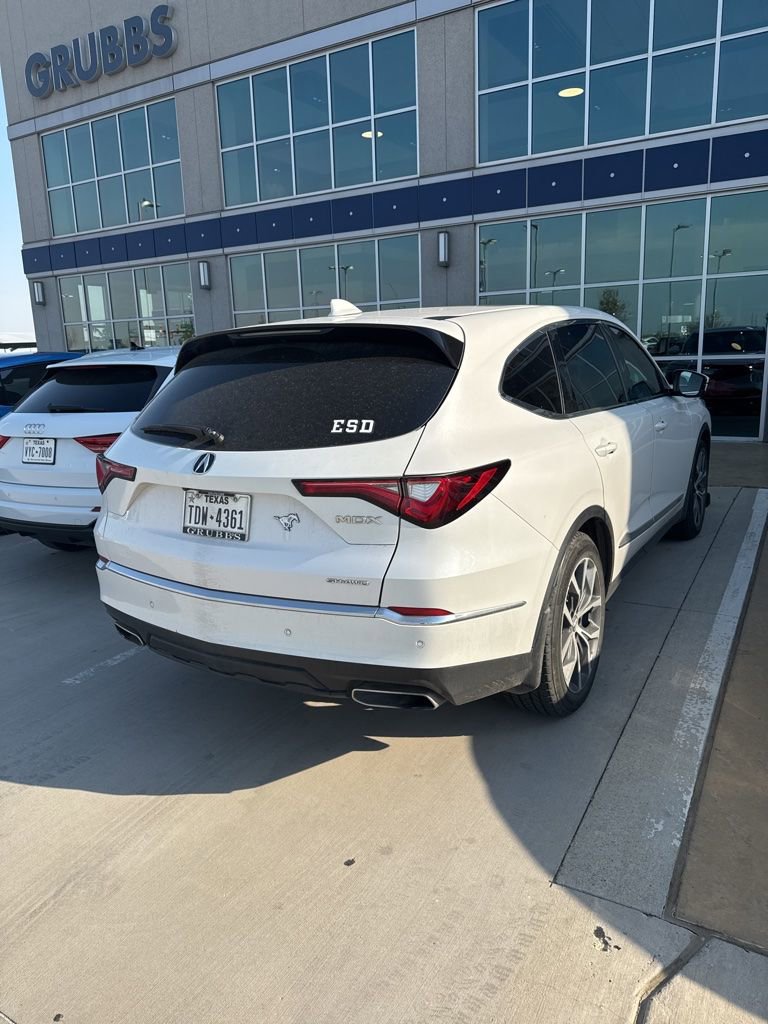 Used 2023 Acura MDX SH-AWD w/ Technology Package image 3