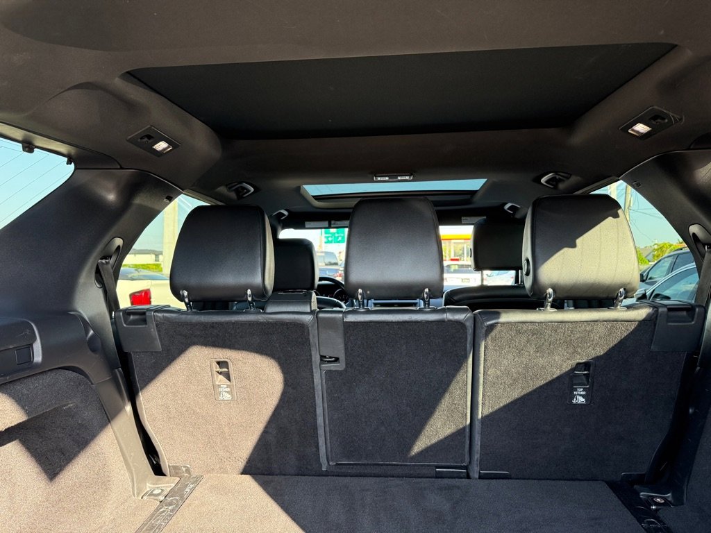 Used 2019 Land Rover Discovery SE image 8