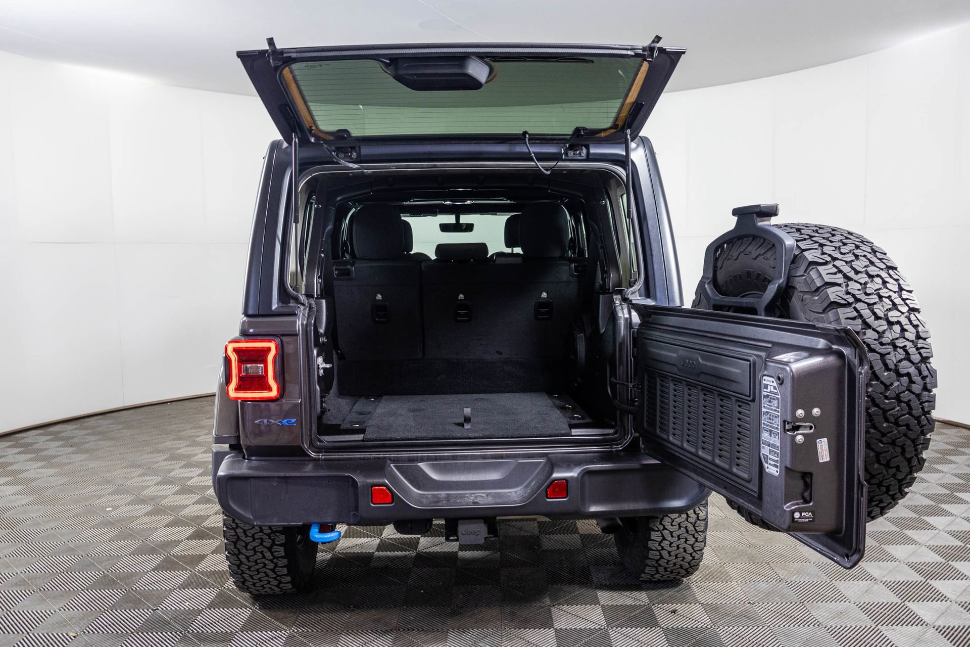 Used 2023 Jeep Wrangler Unlimited Rubicon 4xe w/ Cold Weather Group image 40