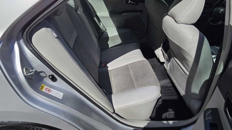 Used 2012 Toyota Camry XLE w/ Leather Pkg FWD image 33