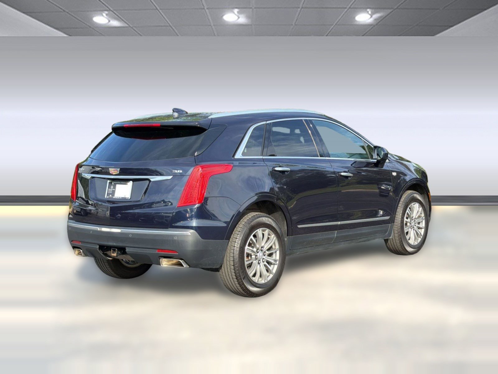 Used 2017 Cadillac XT5 Luxury w/ Driver Awareness Package FWD image 9