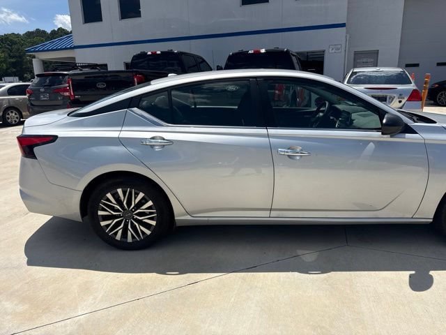 Used 2024 Nissan Altima 2.5 SV FWD image 10