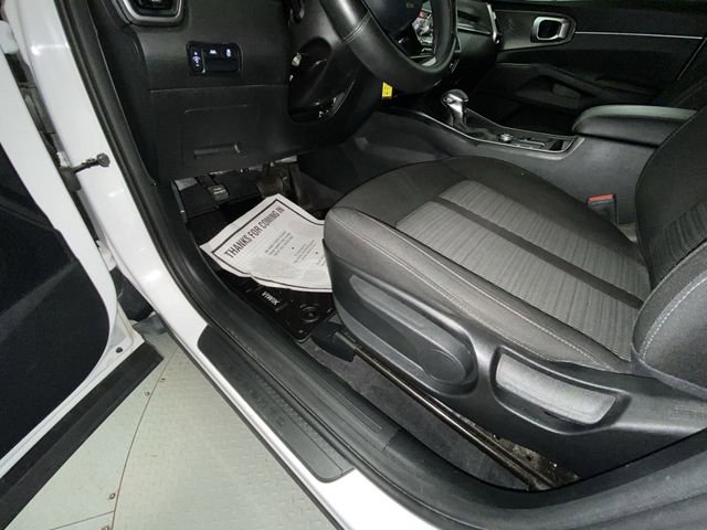 Used 2023 Kia Sorento LX FWD image 12