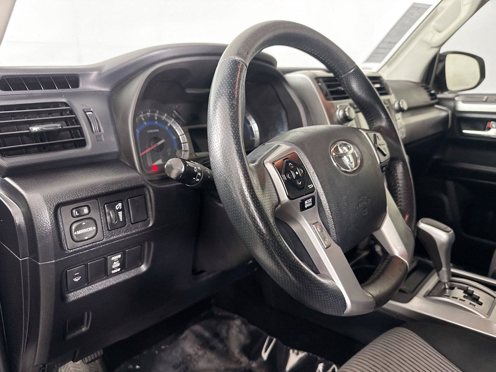 Used 2017 Toyota 4Runner SR5 AWD/4WD image 4